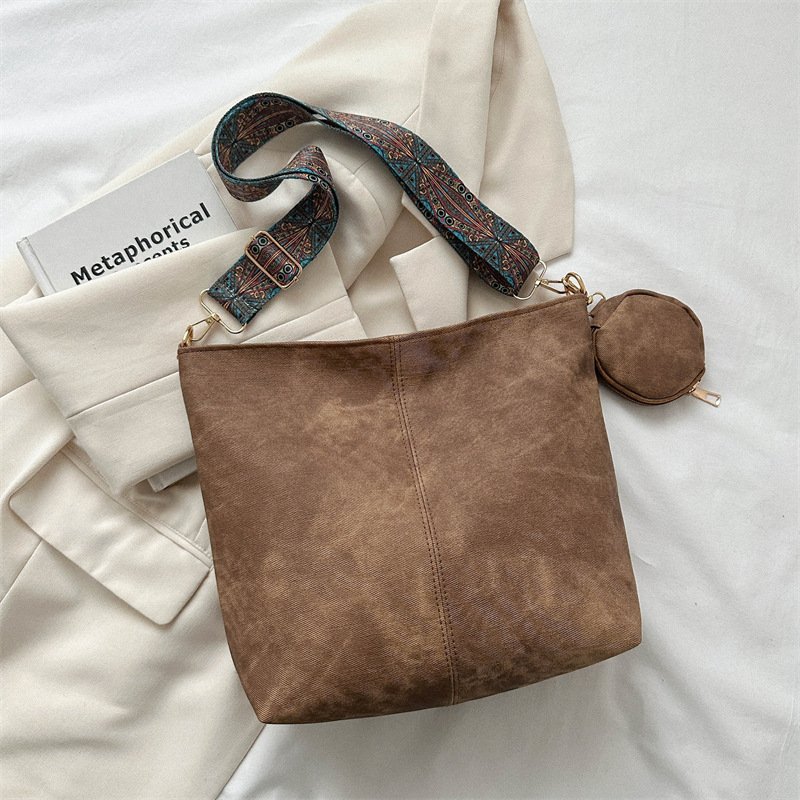 Large Capacity Fashion Vintage Wide Shoulder Strap Shoulder Bag - Image 7