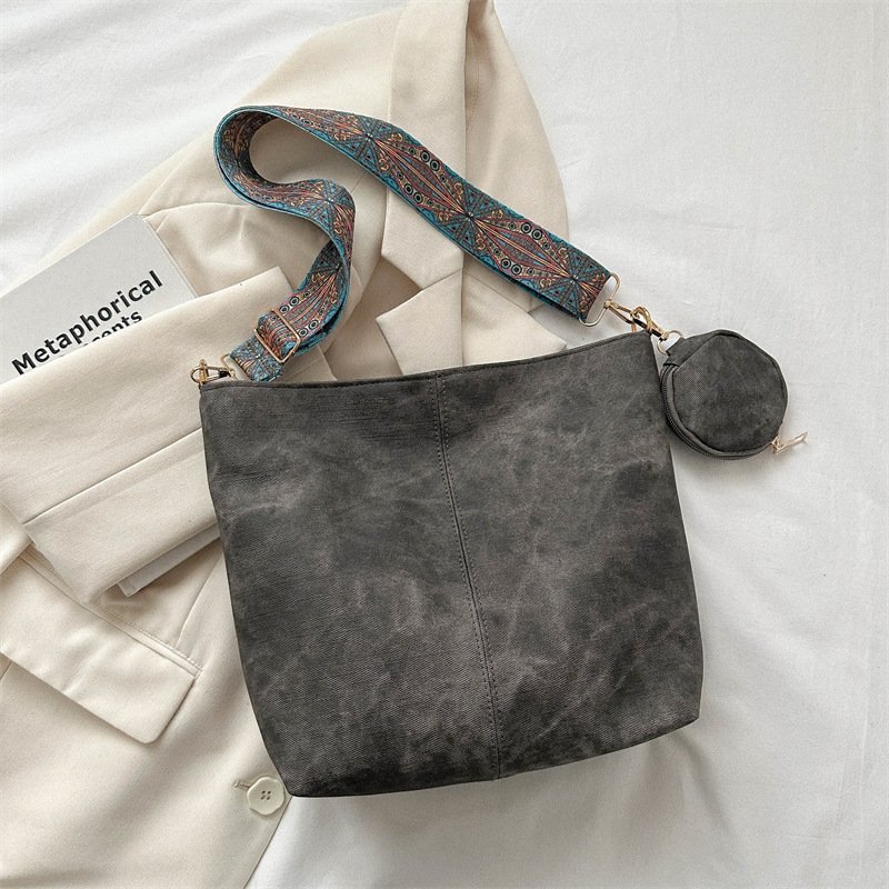 Large Capacity Fashion Vintage Wide Shoulder Strap Shoulder Bag - Image 9